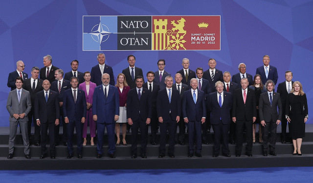 İsveç ve Finlandiya NATO'ya davet edildi görseli