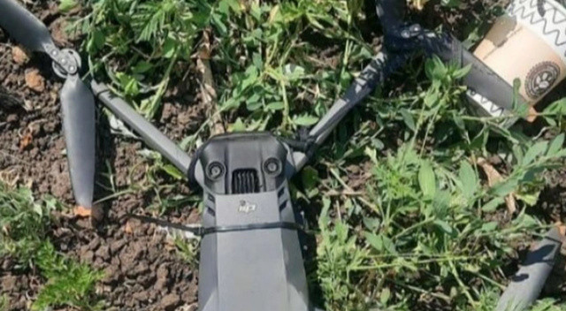 Rusya-Ukrayna savaşında görülmemiş taktik: Karton bardakta el bombası uçurdular görseli