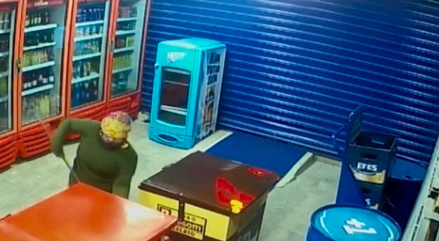 Bursa'da at arabalı hırsızlık! 7 bin lira değerindeki tüm dondurmaları çaldılar görseli