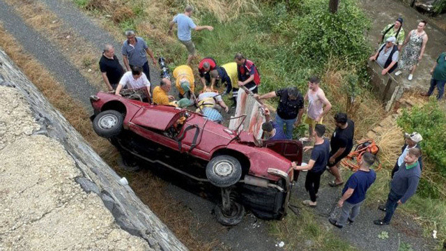 Edirne'de otomobil şarampole devrildi, 2 kişi öldü görseli