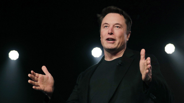 Elon Musk'ın zihni bulutlarda! görseli