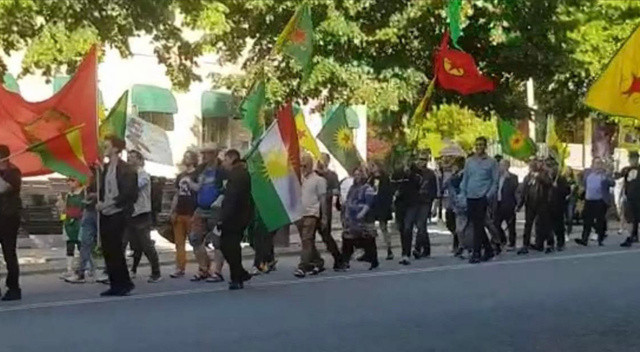 Muhtıra sonrası sokaklara döküldüler: Teröristler İsveç'te hükümet aleyhine slogan attı görseli