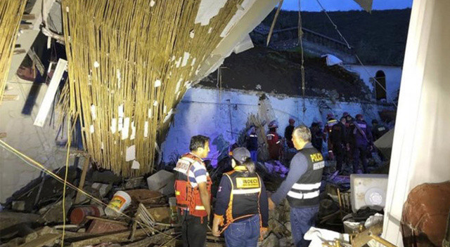 Peru'da toprak kayması: 150 ev toprak altında kaldı görseli
