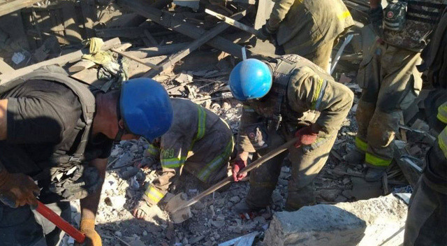 Rusya Donetsk’te kasabayı vurdu: 6 ölü görseli