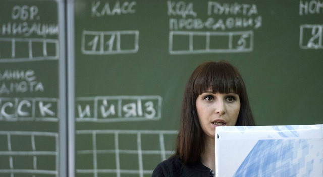 Rusya Ukrayna'da ele geçirilen kentlerde eğitim sistemini değiştiriyor görseli