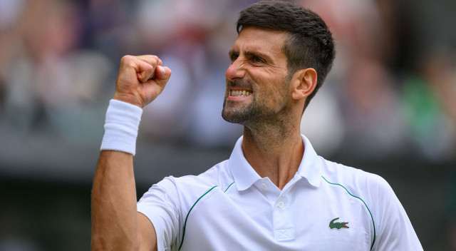 Tuvalete gitti geldi, 2 set geriden maçı kazandı... Wimbledon'da Novak Djokovic şov! görseli