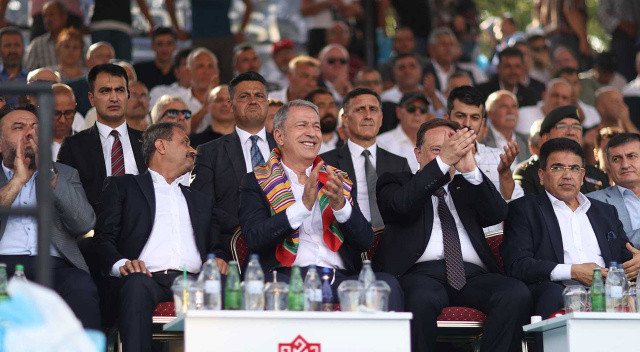 Bakan Akar, Kurtdereli Yağlı Güreşleri'ni izledi görseli