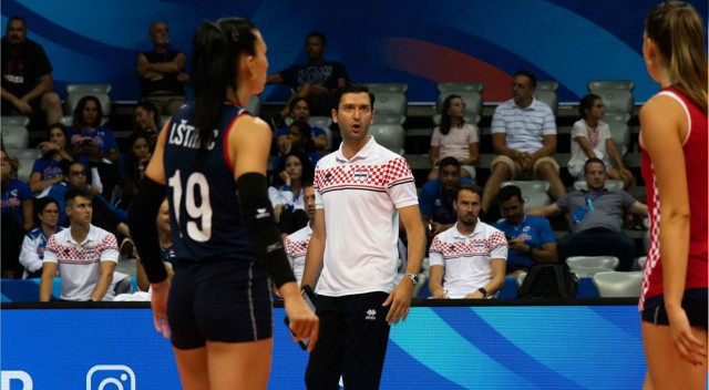 Ferhat Akbaş Hırvatistan'ı şampiyon yaptı! Eczacıbaşı koçundan tarihi başarı görseli