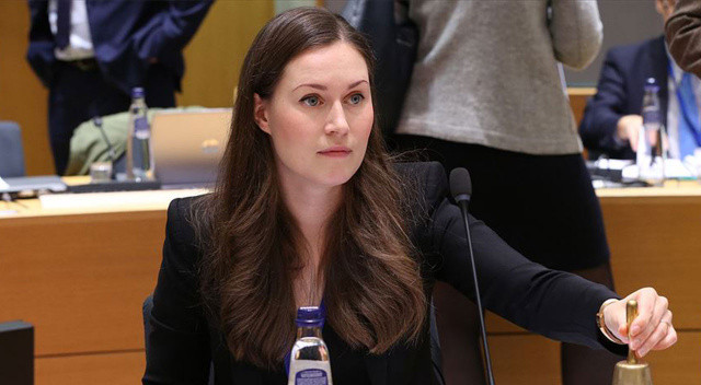 Finlandiya Başbakanı Marin kürsüde ağladı görseli