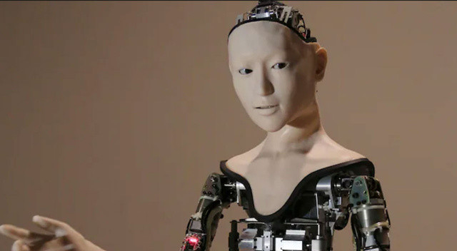 Pop star insansı robot : Ölen şarkıcının kopyasını yaptılar görseli