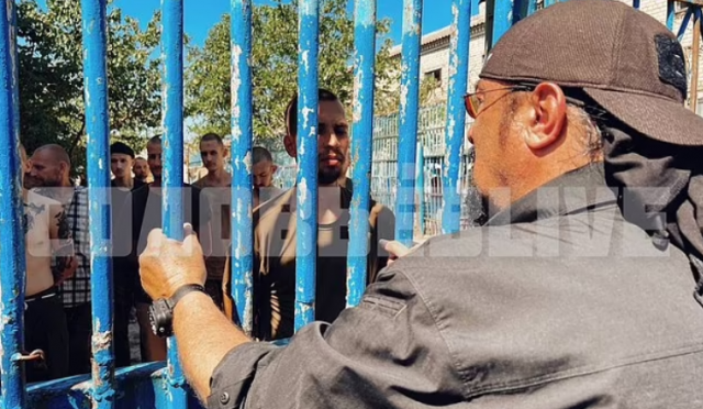 Ukrayna'ya girmesi yasaktı: Ünlü aktör Rusya'nın esir kampında görüldü görseli
