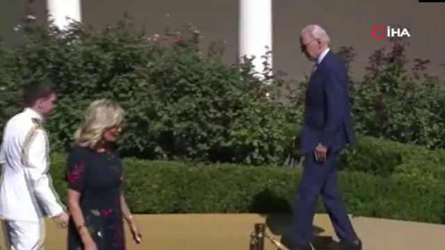ABD Başkanı Biden yine yolunu şaşırdı görseli