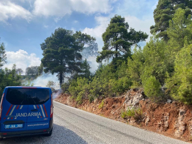 Alanya’da korkutan orman yangını! Alevlere 4 helikopterle müdahale görseli