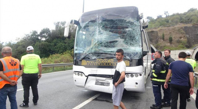 Anadolu Otoyolu'nun Kocaeli Hereke kesiminde kaza meydana geldi 2'si bebek 4 kişi yaralandı görseli