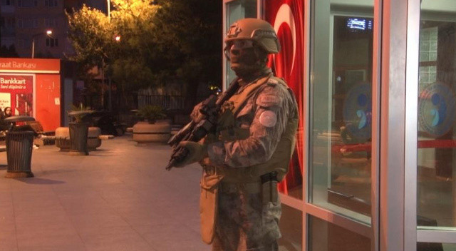 Bakırköy’de hastane önünde silahlı saldırı! 1 ölü, 2 yaralı görseli