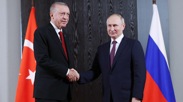 Erdoğan, Putin ile görüştü: Müzakerelere bir şans daha ver görseli