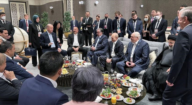 Dünya basınına da damga vurmuştu! Cumhurbaşkanı Erdoğan o anları anlattı: Bizimki 6 kişilik masa değil görseli