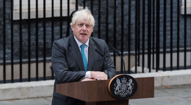 Johnson 10 numara önünde son kez konuştu: Benden bu kadar millet... görseli