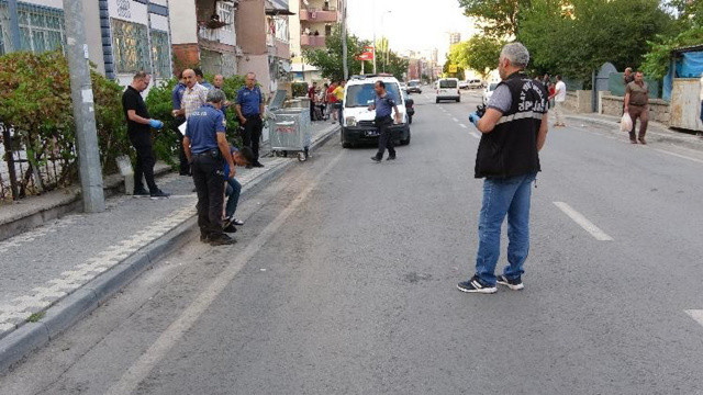 Kiralık araçla geldiği sokakta cinayet işledi görseli