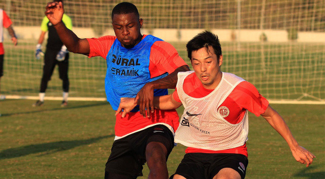 Shoya Nakajima'nın cezası belli oldu! Antalyaspor'un Japon futbolcusuna 2 maç men görseli