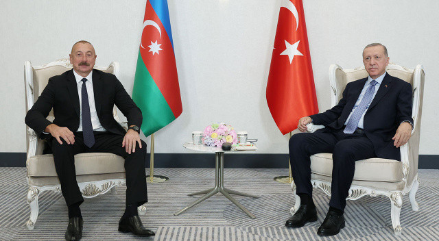 Son dakika... Cumhurbaşkanı Erdoğan Özbekistan'da Aliyev ile bir araya geldi görseli