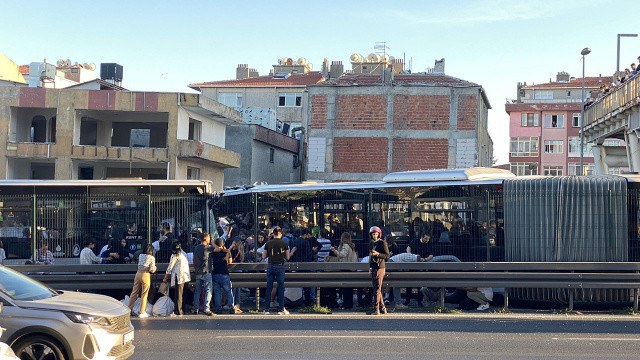 Avcılar'da 4 metrobüs çarpıştı: 99 yaralı görseli