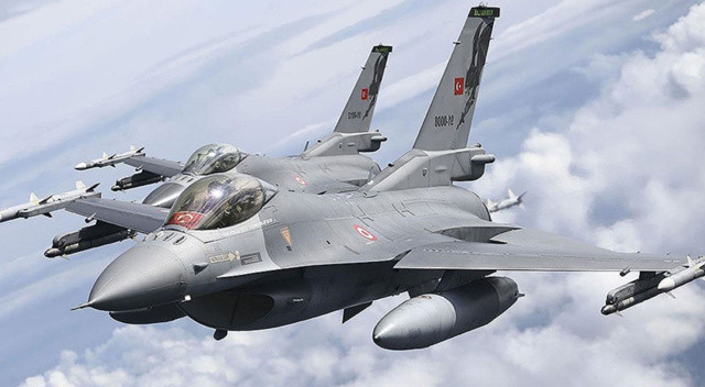 Yunan'dan Ege'de ağır tahrik: Türk jetlerine yapılan ihlalleri MSB tek tek açıkladı görseli
