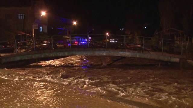 Zonguldak'ta Ilıksu Deresi taştı, mahsur kalan 20 kişiyi AFAD kurtardı görseli