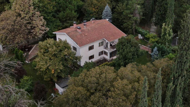 Belediye Başkanı konutunu  yıkıp halka açıyor görseli