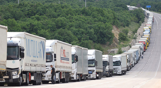 Günlerdir bekliyorlar! Hamzabeyli Sınır Kapısı'nda 38 kilometrelik kuyruk görseli