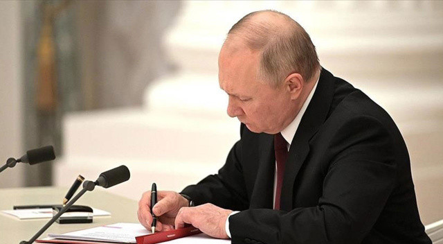 Putin 4 bölgenin Rusya'ya katılımı ile ilgili yasayı imzaladı görseli