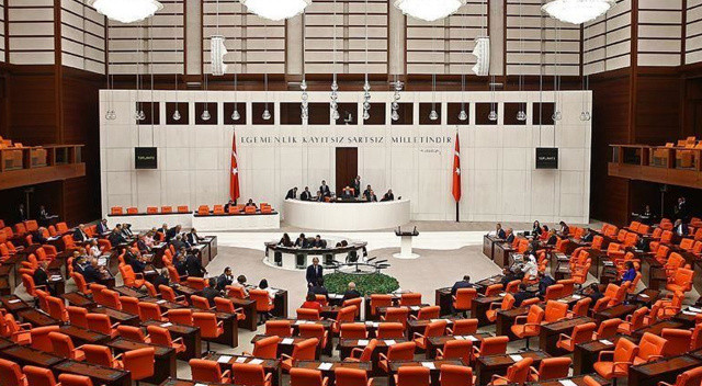 Son dakika... CHP başörtüsüyle ilgili kanun teklifini Meclis'e sundu görseli