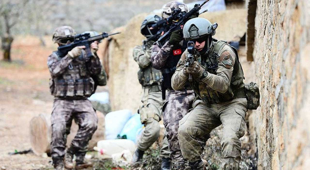 Teröristleri hendeklere gömmeye devam! Fırat Kalkanı'nda 1'i sözde üst düzey toplamda 7 PKK/YPG'li terörist etkisiz görseli